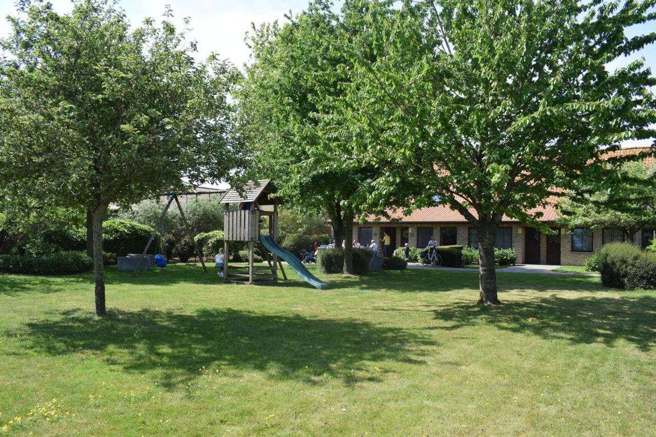 De Meiboom Vakantiehoeve Tot 21 Pers Langemark Экстерьер фото