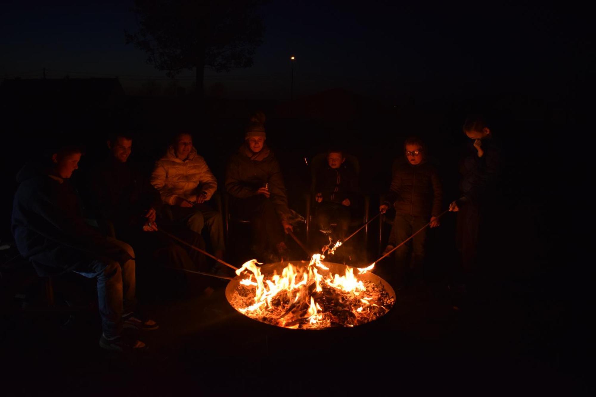 De Meiboom Vakantiehoeve Tot 21 Pers Langemark Экстерьер фото