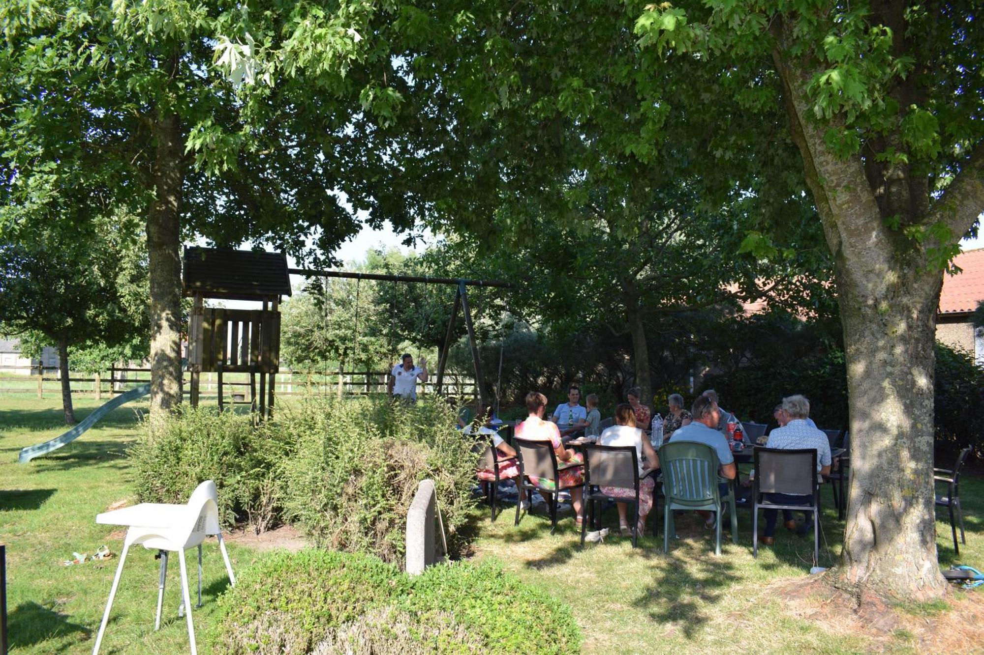 De Meiboom Vakantiehoeve Tot 21 Pers Langemark Экстерьер фото